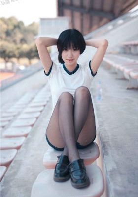 美女露撒尿口和奶头_剧情片全集免费观看