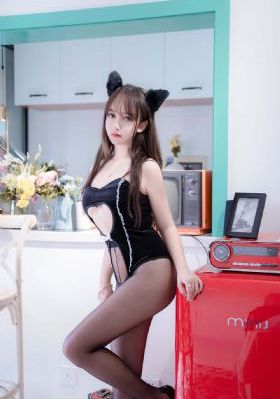 当着我的面和别人暧昧_720免费在线播放